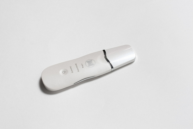 Ультразвуковой прибор для микромассажа и чистки лица D&D UC-01